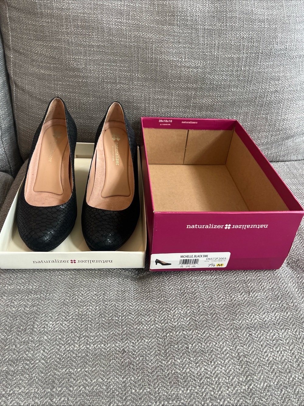 Naturalizer Black Textured Round-Toe Heels